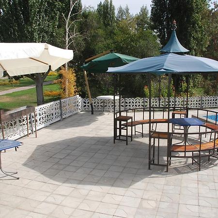 Hotel " У Татьяны" à Cholpon-Ata Extérieur photo