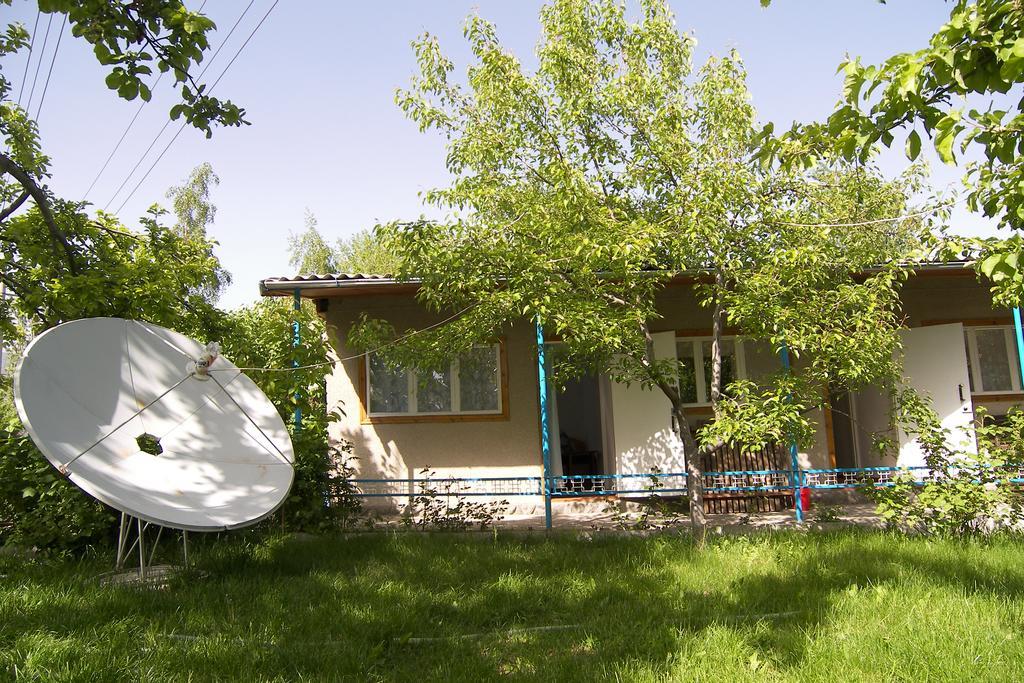 Hotel " У Татьяны" à Cholpon-Ata Extérieur photo