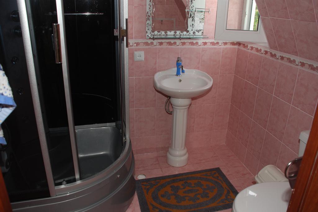 Hotel " У Татьяны" à Cholpon-Ata Extérieur photo