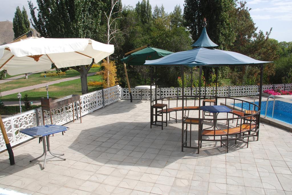 Hotel " У Татьяны" à Cholpon-Ata Extérieur photo